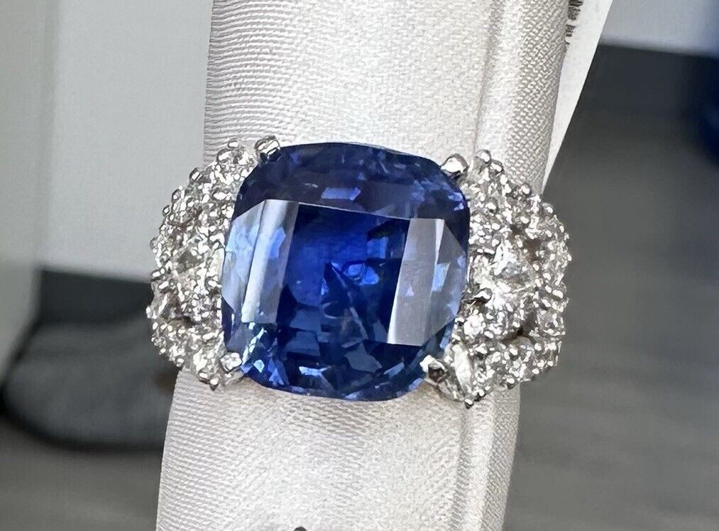 A Stunning Unheated No Heat 10.63ct Blue Sapphire Plat & Diamond Ring GIA