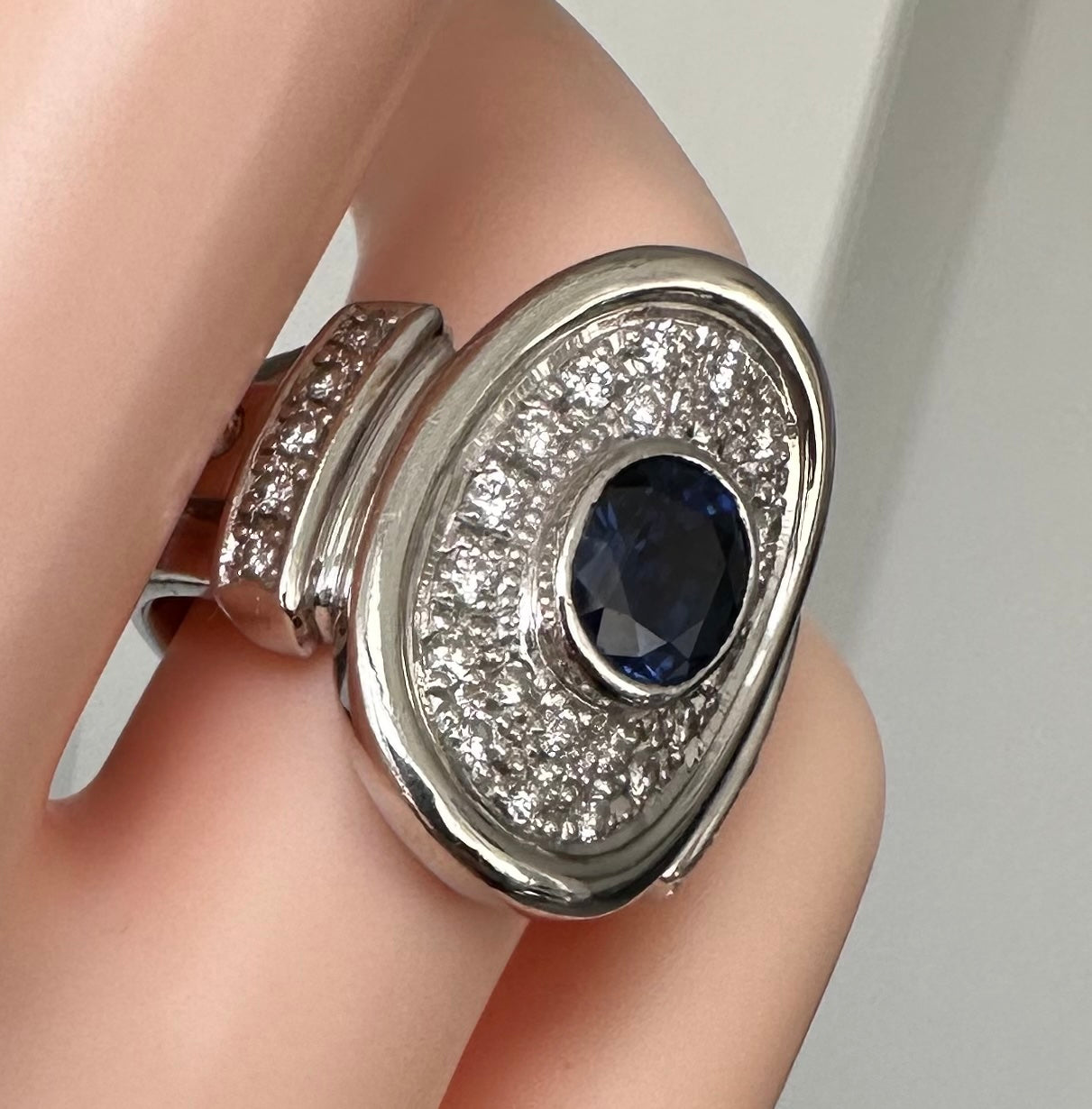 Superb 1.89ct Blue Sapphire & Diamond Platinum Ring