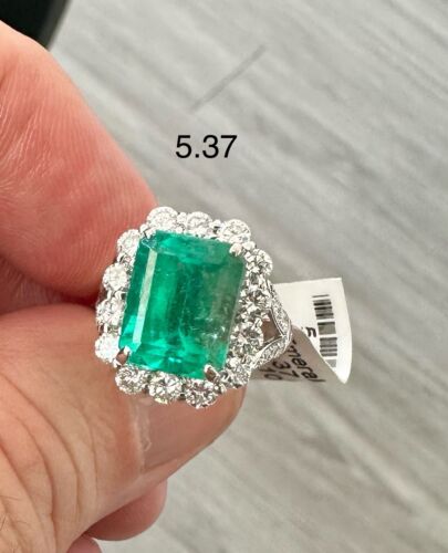 Magnificent 5.37ct Colombia Emerald & Diamond Platinum Ring