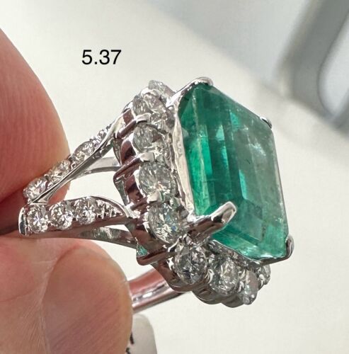 Magnificent 5.37ct Colombia Emerald & Diamond Platinum Ring
