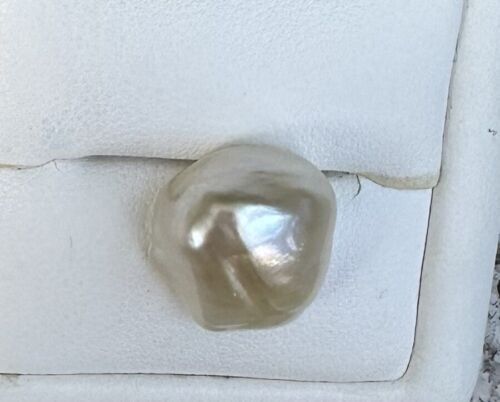 A Superb 13.95ct Natural Pearl & GIA Certificate