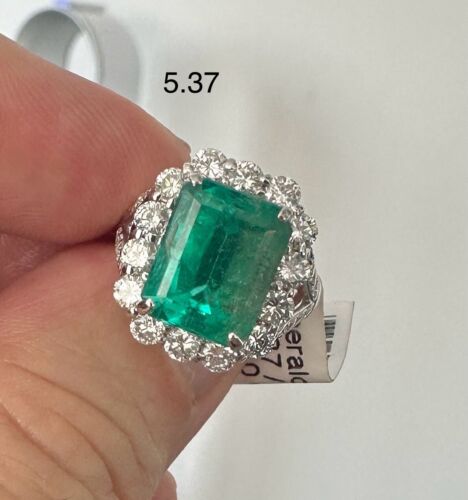 Magnificent 5.37ct Colombia Emerald & Diamond Platinum Ring