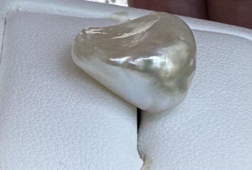 A Superb 13.95ct Natural Pearl & GIA Certificate