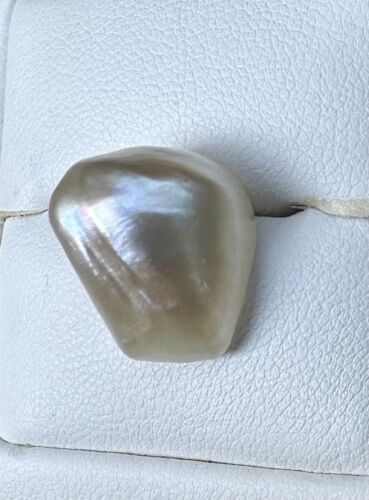 A Superb 13.95ct Natural Pearl & GIA Certificate