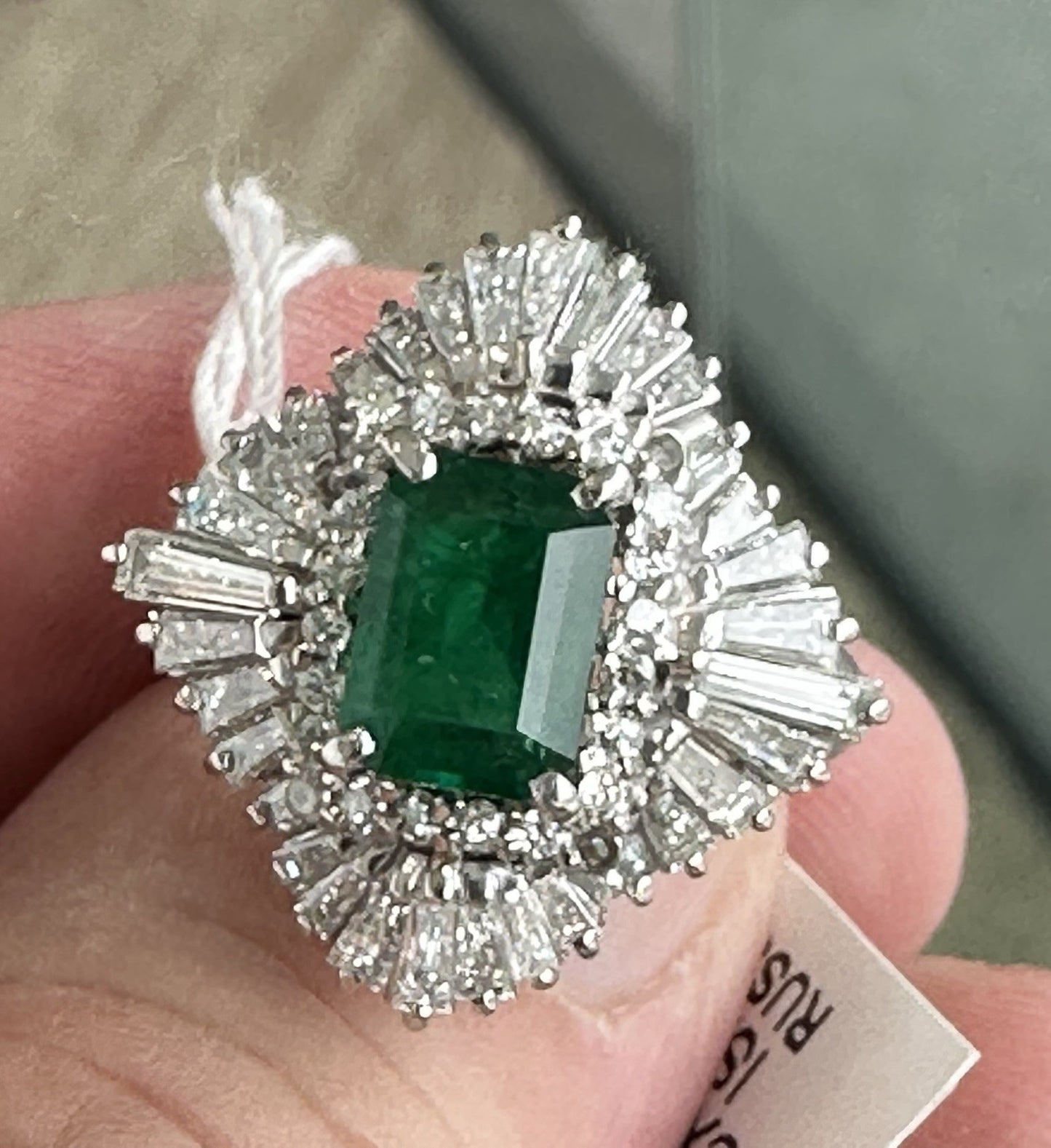 A Stunning & Rare 1.76ct Russia Emerald Platinum Ring GIA