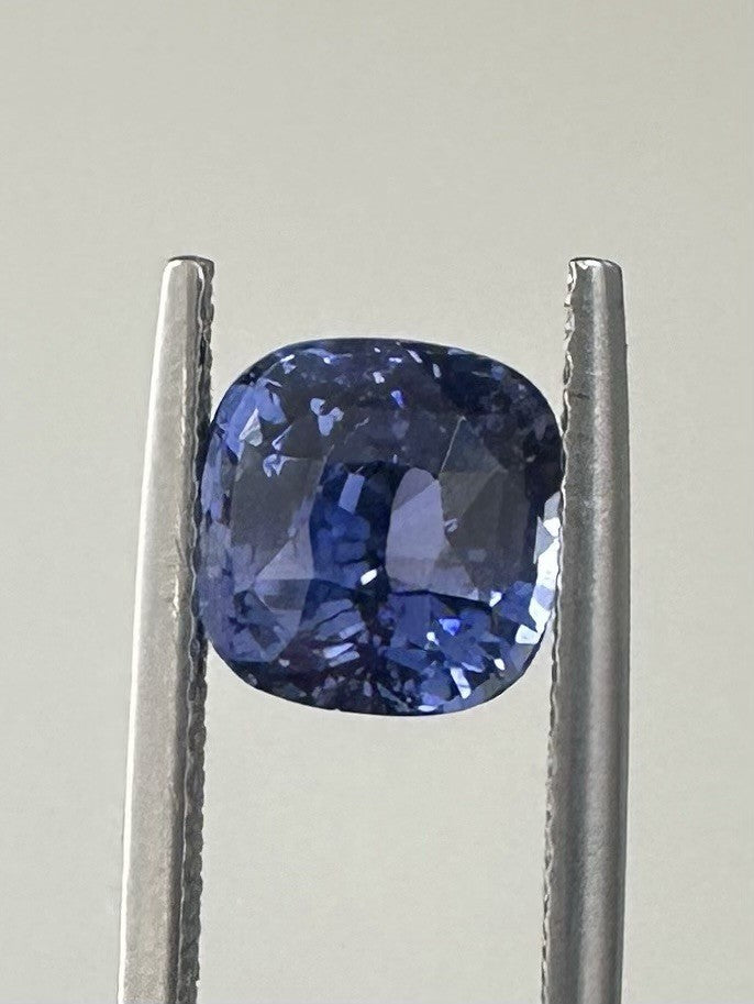 A Superb 2.53ct Unheated No Heat Blue Sapphire & Certificate