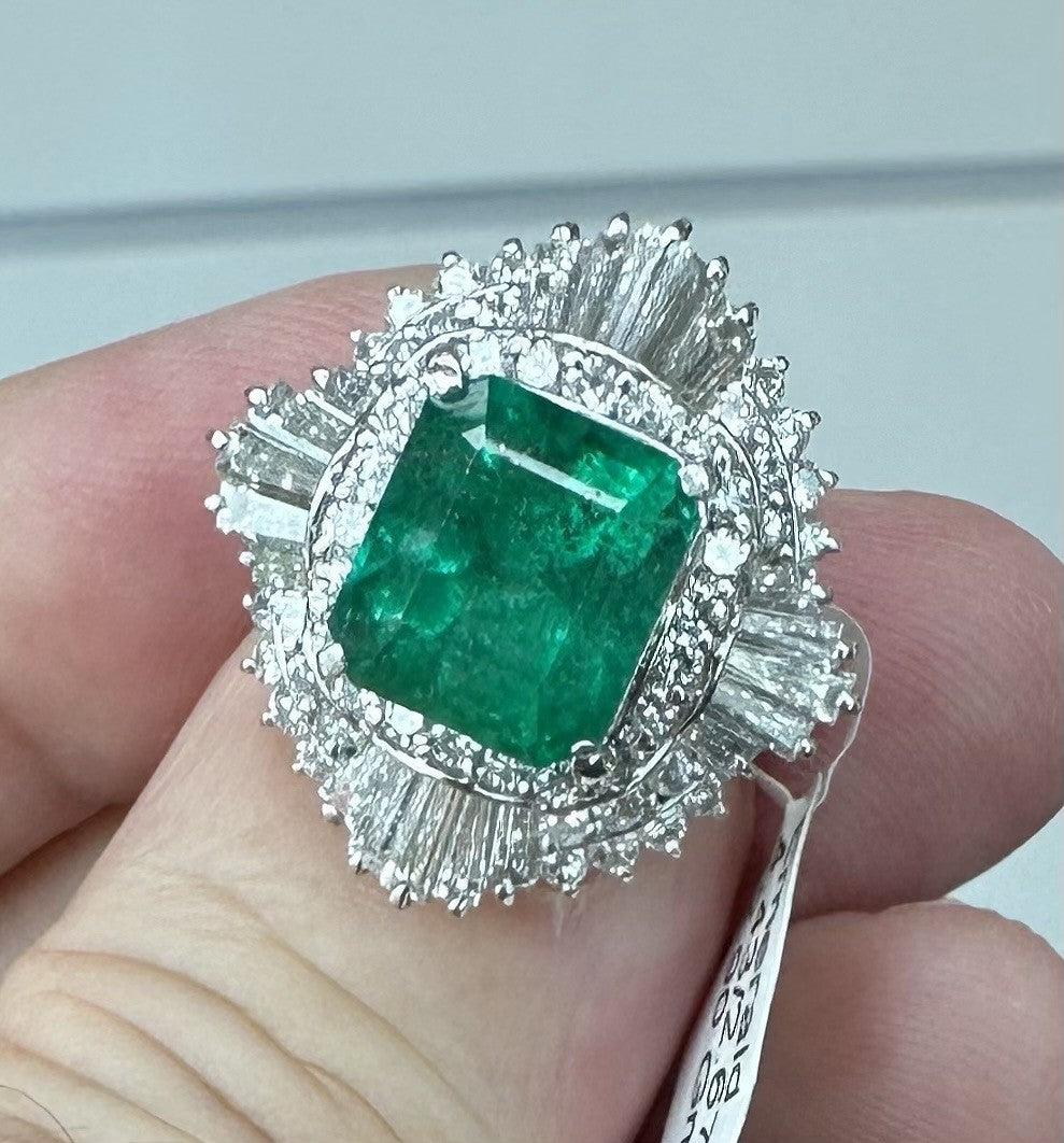 A Superb 4.43ct Colombia Emerald & Diamond Ring
