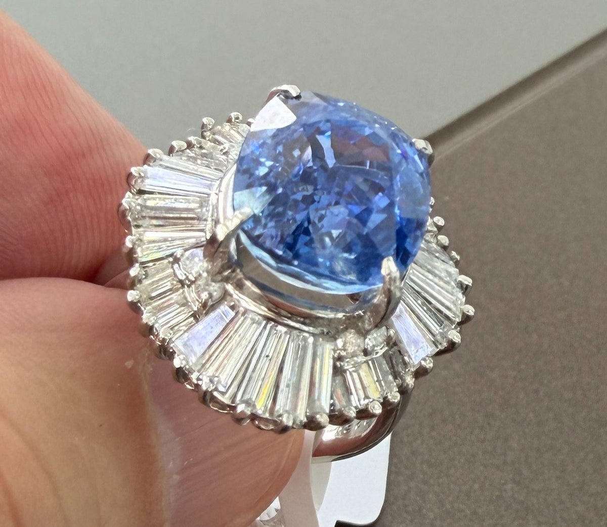 11.83ct Blue Sapphire Platinum & Diamond Ring - Stunning!