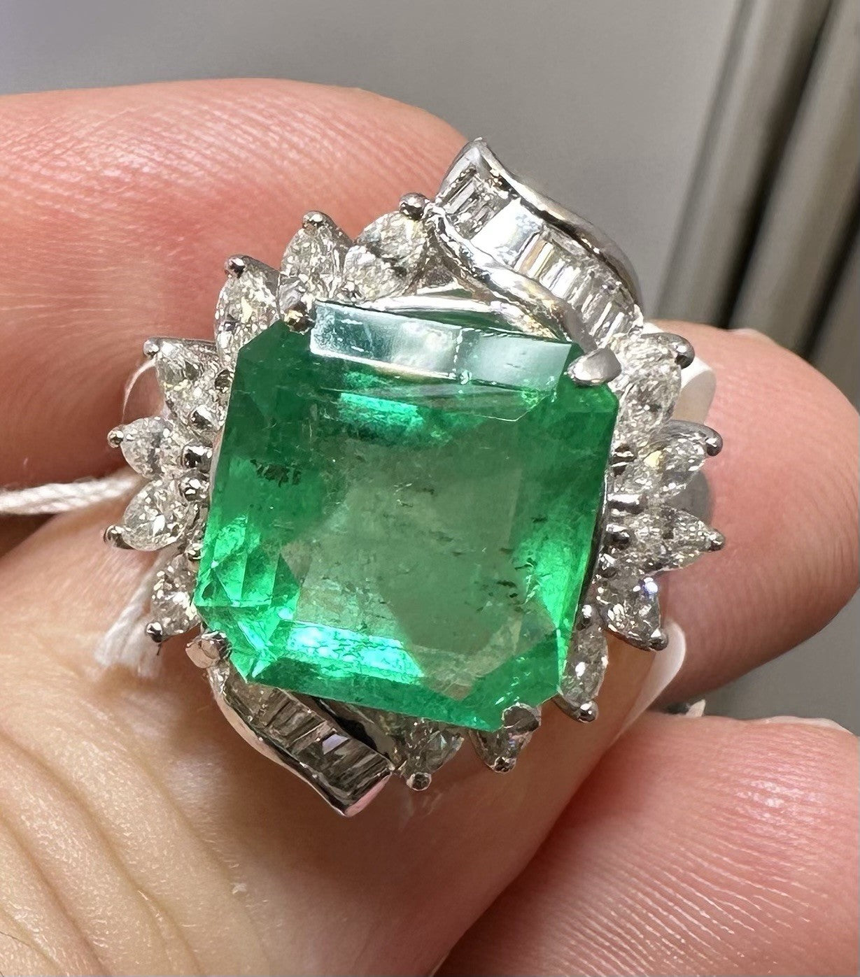 A Wonderful 6.76ct Colombia Emerald & Diamond Ring