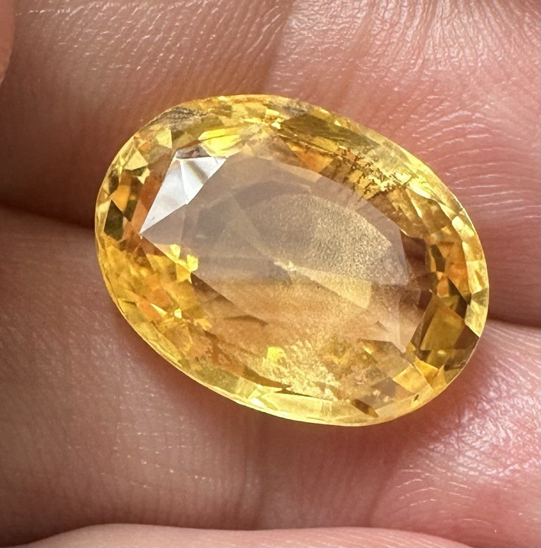 A Magnificent 13.90ct Unheated Sri Lanka Yellow Sapphire