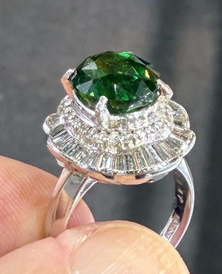 A Gorgeous 5.36ct Tsavorite & Diamond Platinum Ring