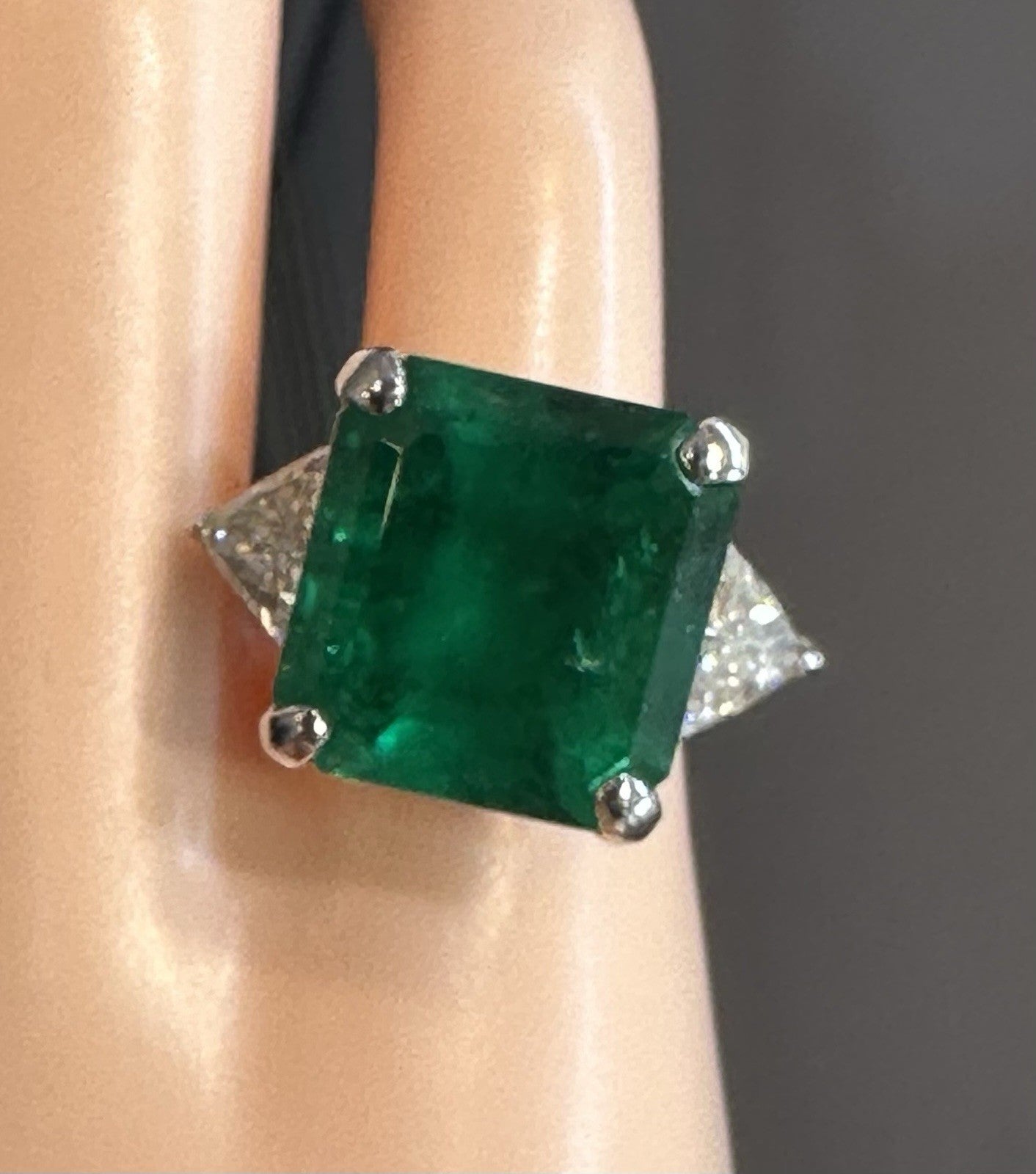 A Magnificent 12.86ct Muzo Colombia Emerald & Diamond Ring GRS