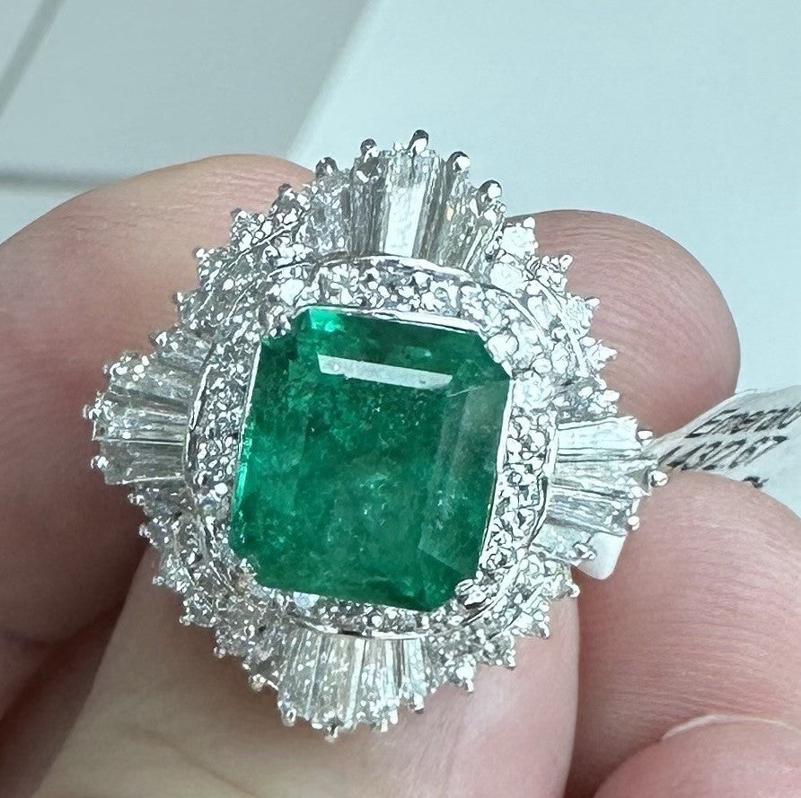 A Superb 4.43ct Colombia Emerald & Diamond Ring