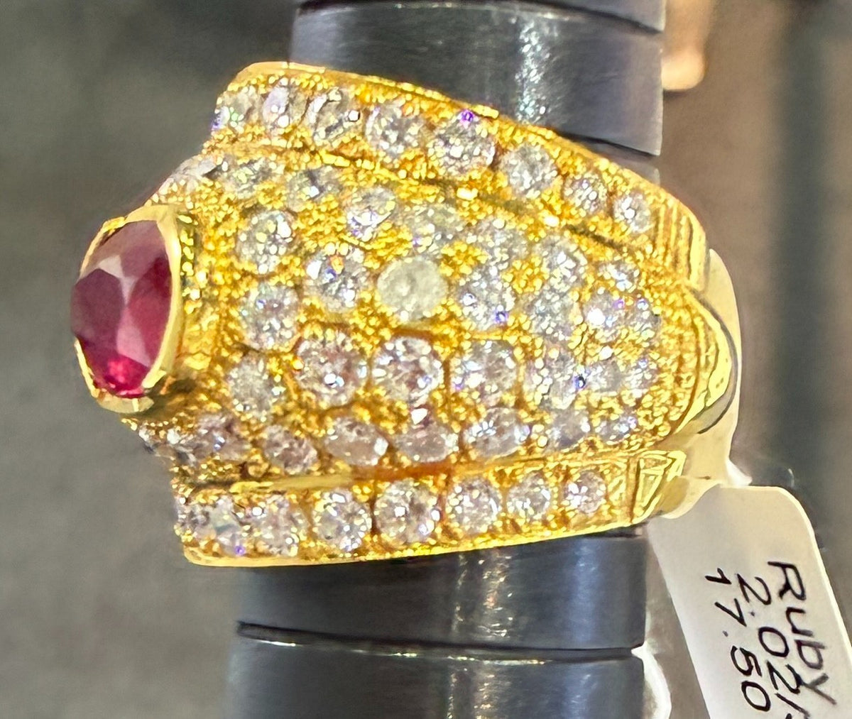 A Magnificent 2.02ct Ruby & Diamond 18k Unisex Ring