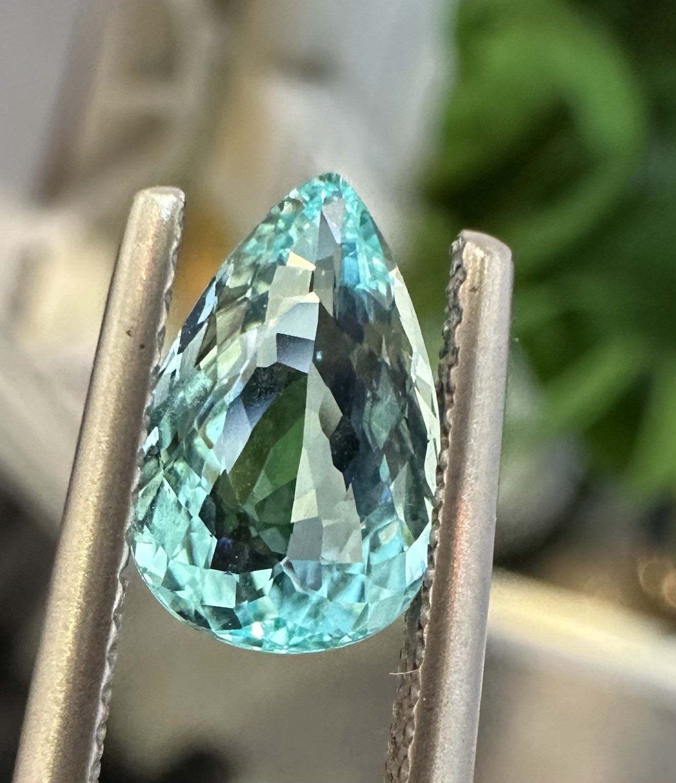 A Stunning 1.80ct Paraiba Tourmaline & Certificate