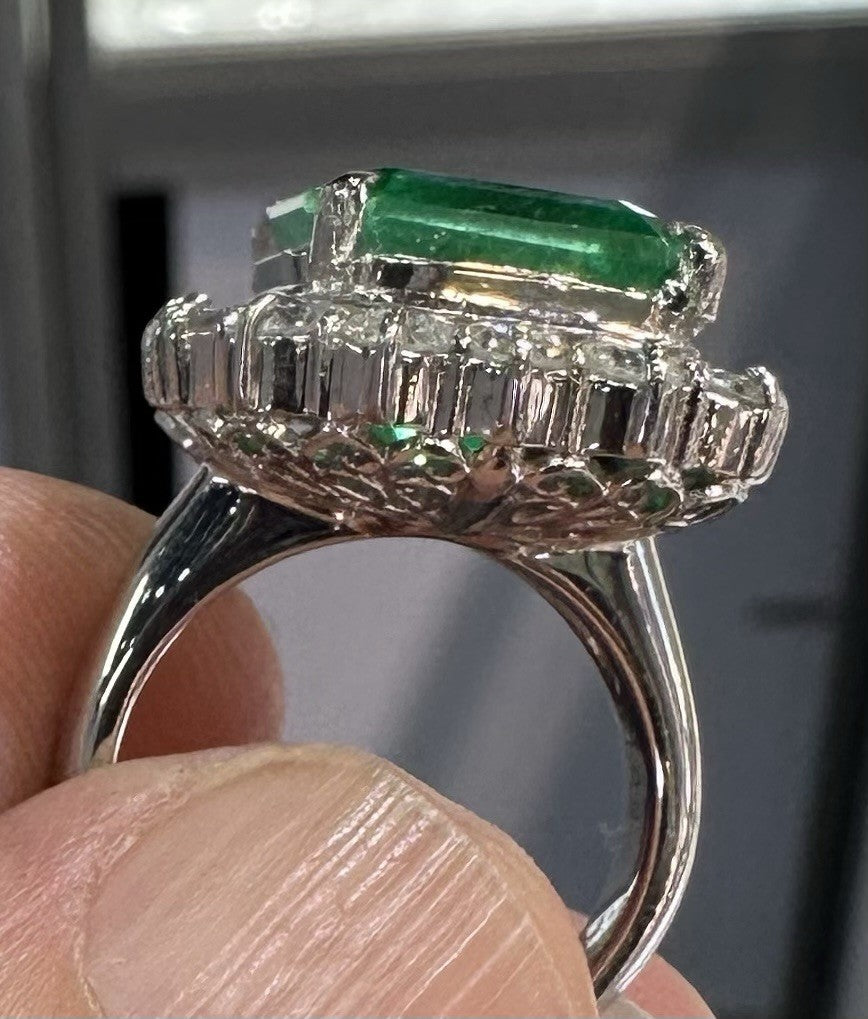 A Magnificent 8.54ct Colombia Emerald & Diamond Platinum Ring