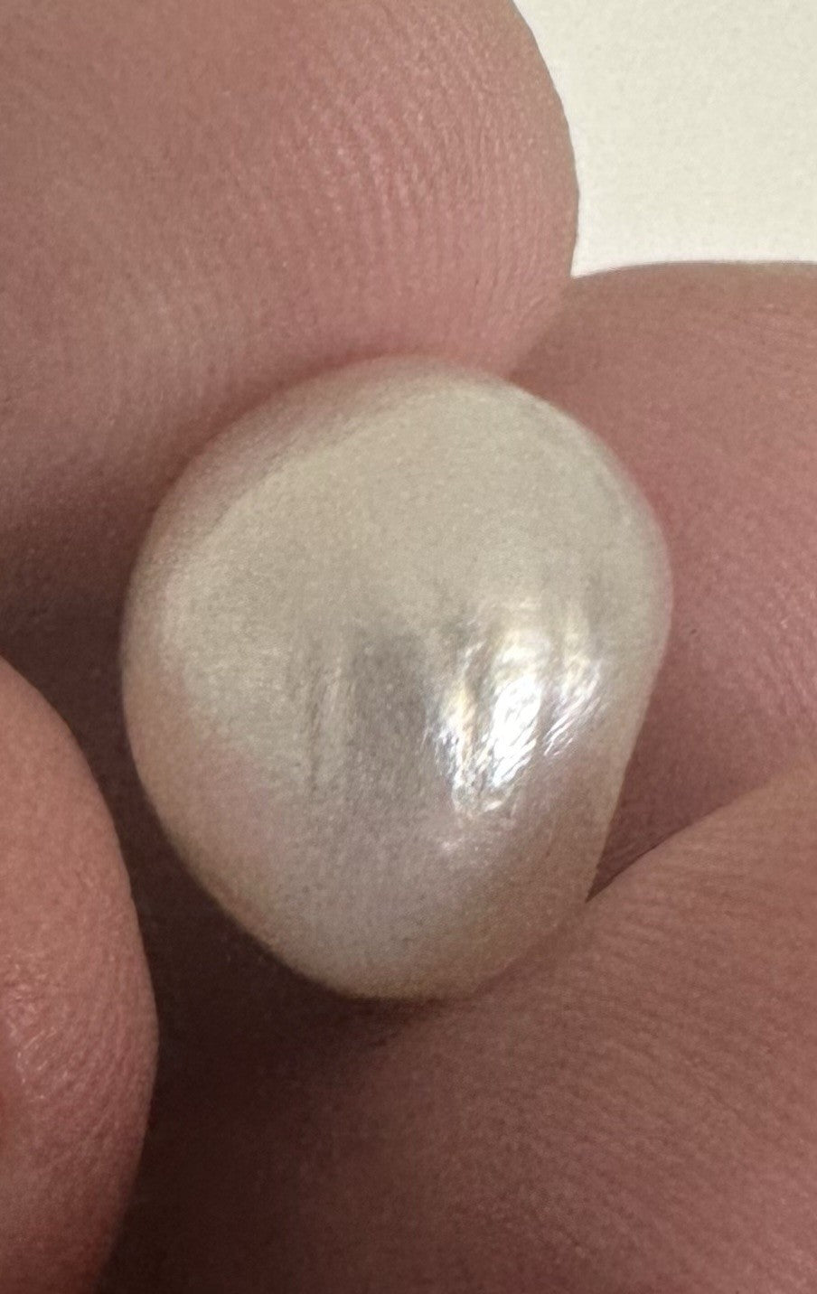 A Beautiful 12.65ct Natural Saltwater Pearl GIA Certificate