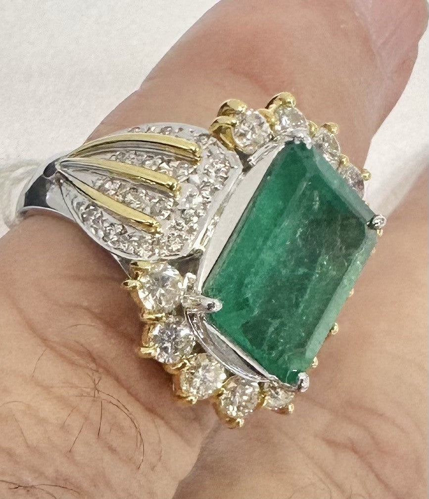 A Superb 5.30ct Colombia Emerald & Diamond Platinum Ring