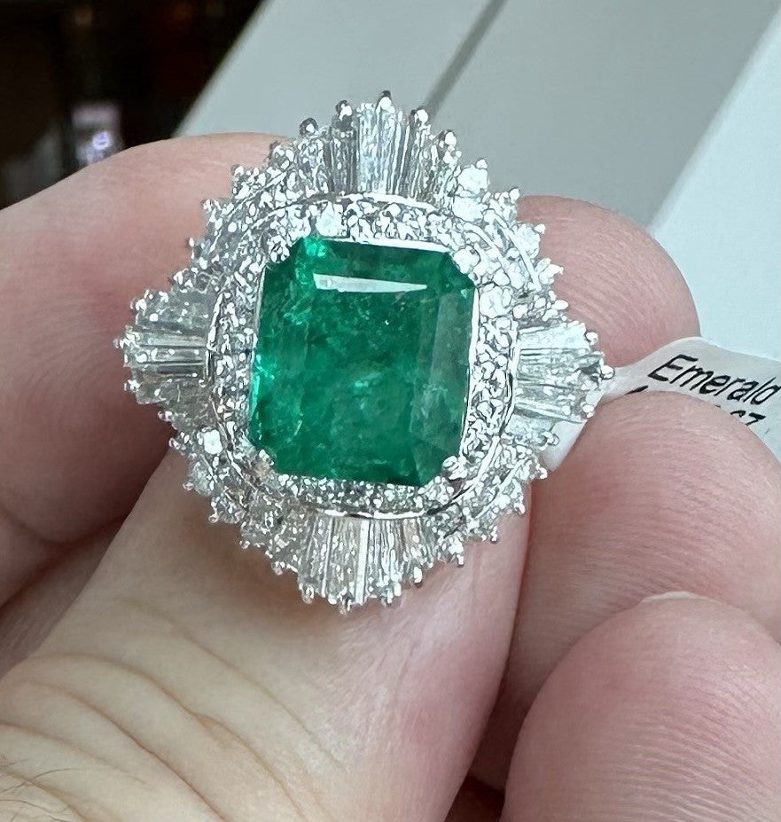 A Superb 4.43ct Colombia Emerald & Diamond Ring