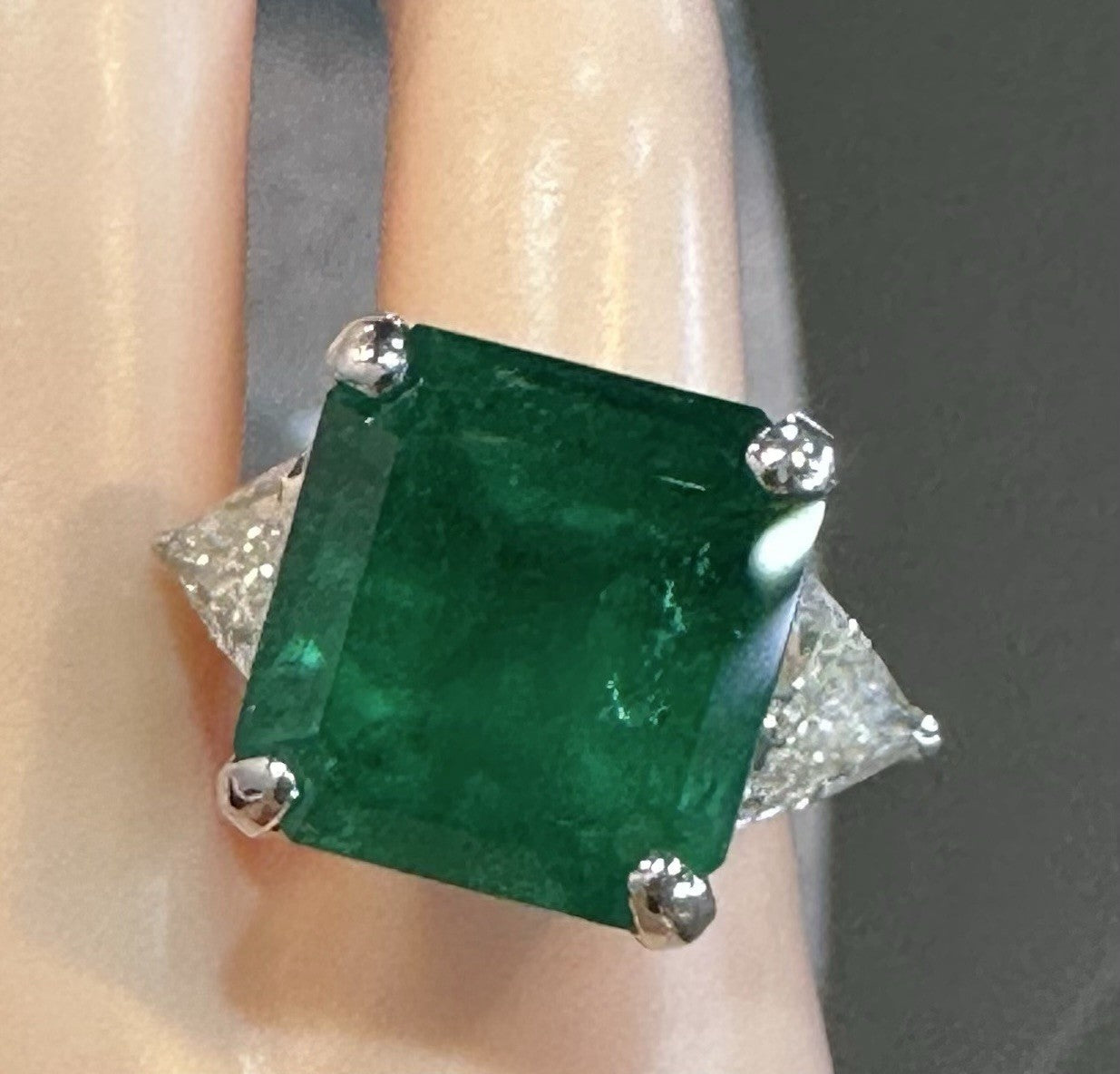 A Magnificent 12.86ct Muzo Colombia Emerald & Diamond Ring GRS
