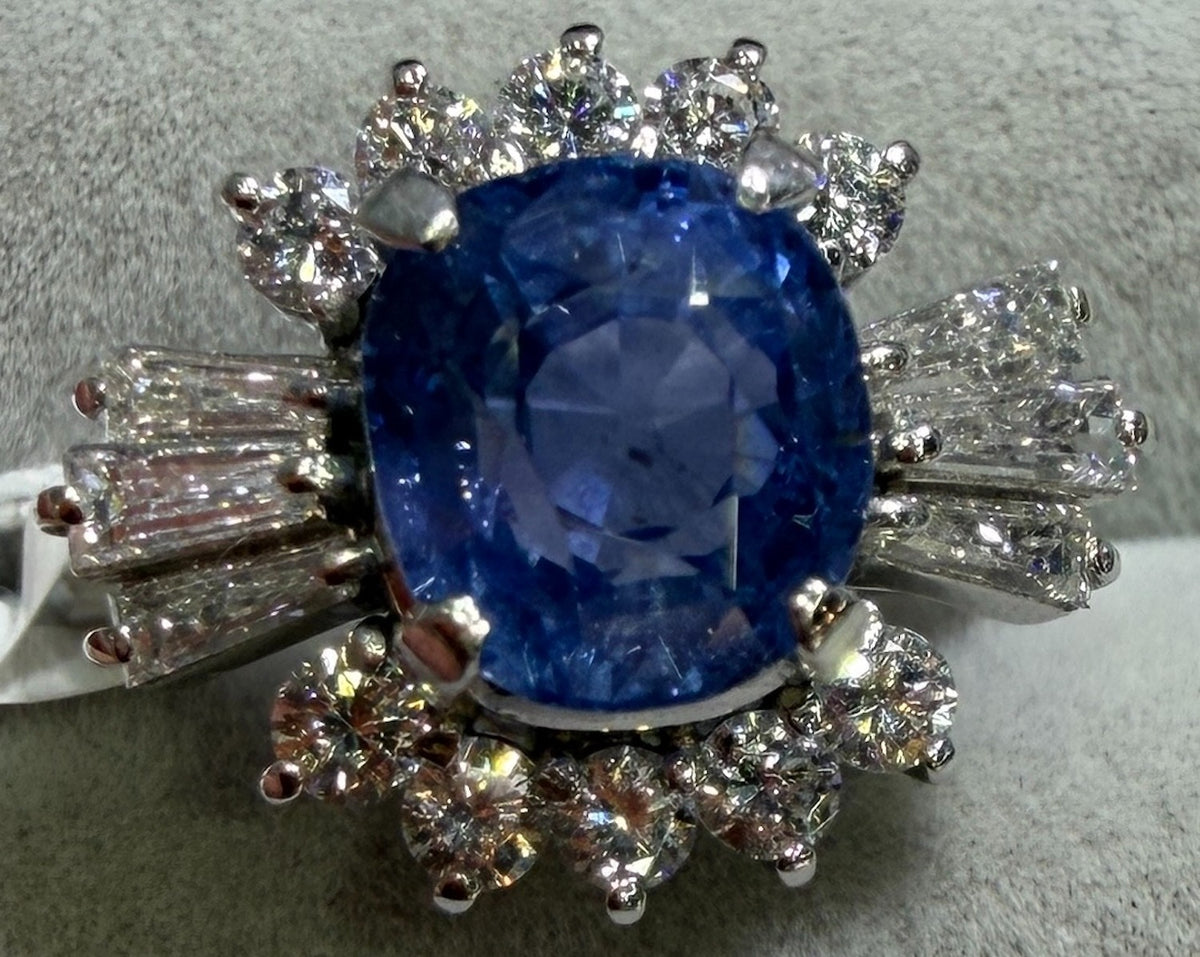 A Delightful 3.34ct Unheated Blue Sapphire Platinum & Diamond Ring