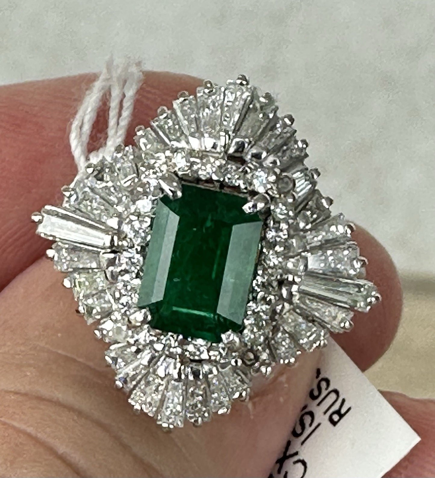 A Stunning & Rare 1.76ct Russia Emerald Platinum Ring GIA