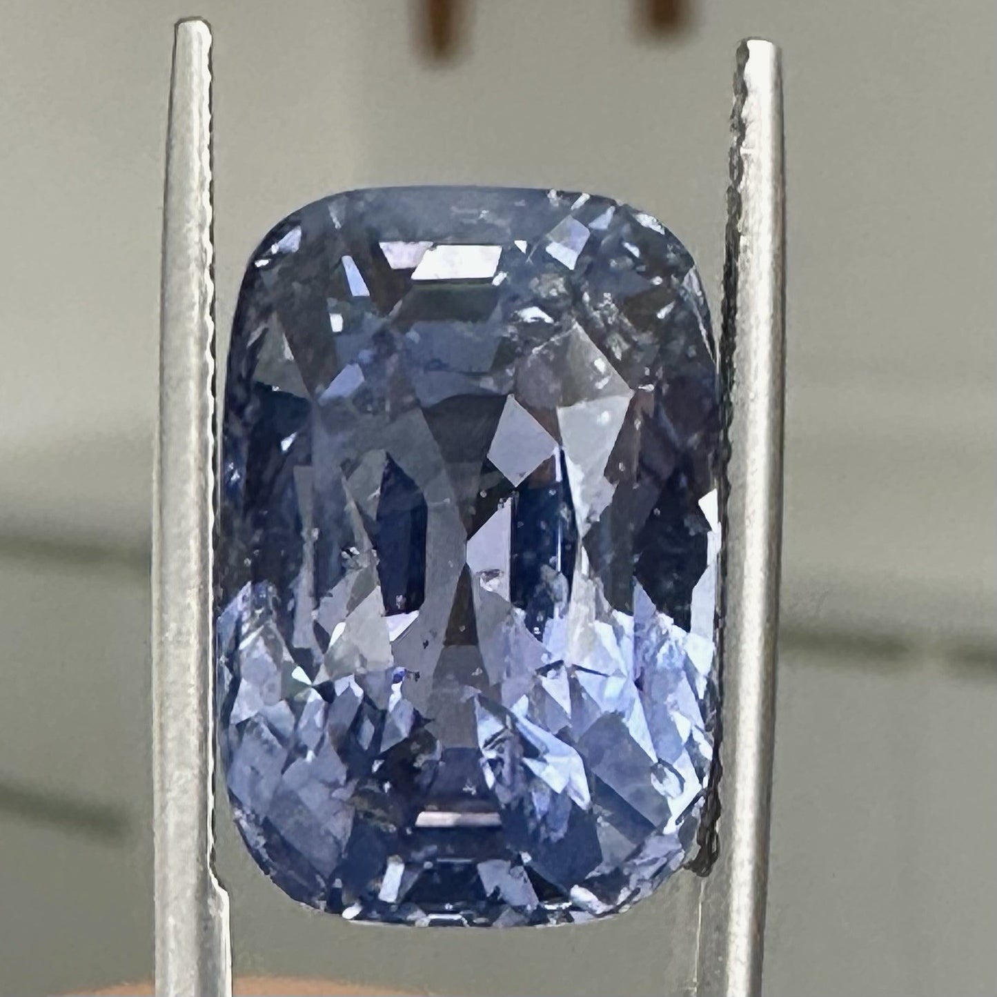 A Stunning Unheated 24.47ct Sri Lankan Violet Blue Sapphire