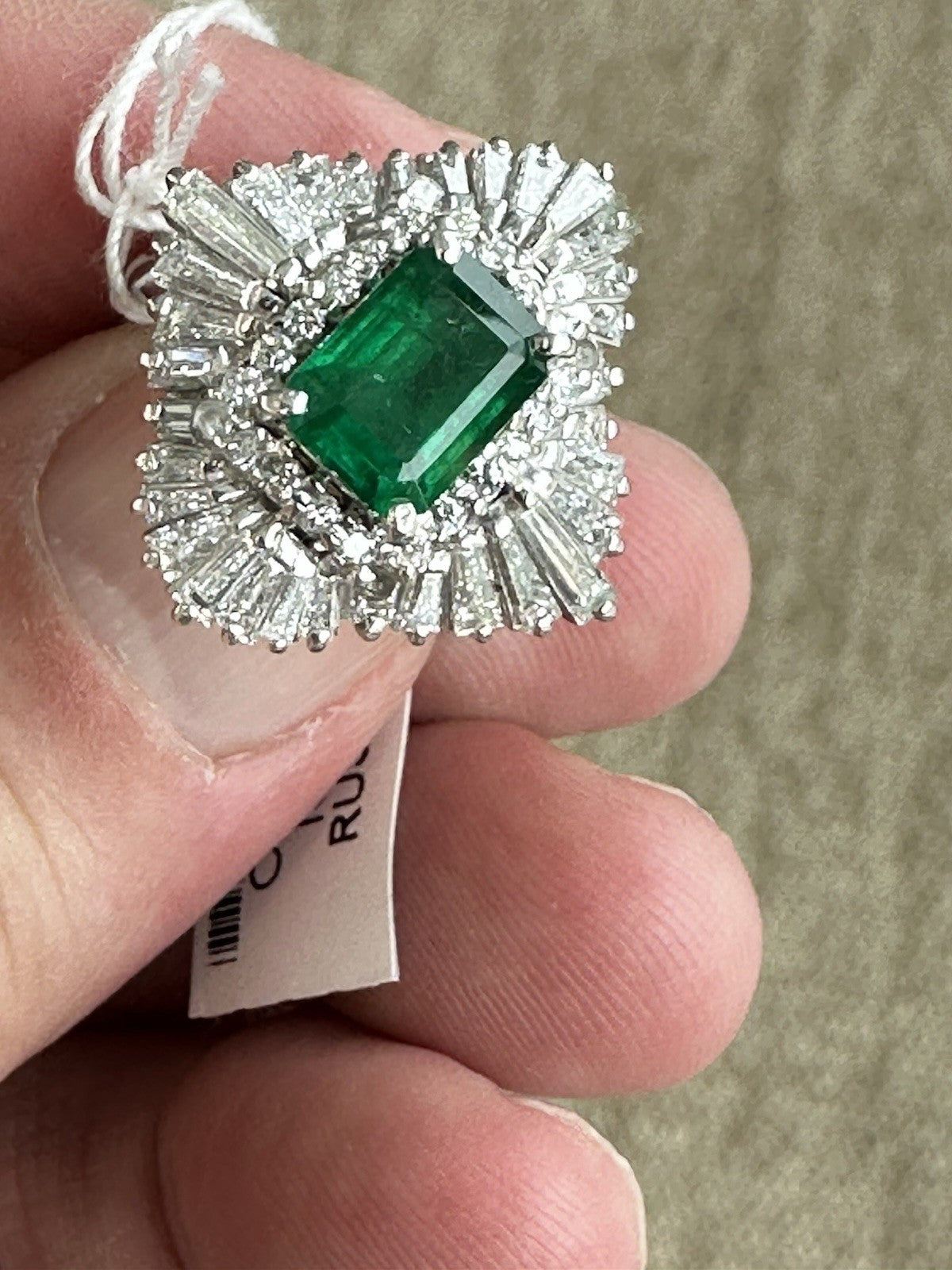 A Stunning & Rare 1.76ct Russia Emerald Platinum Ring GIA