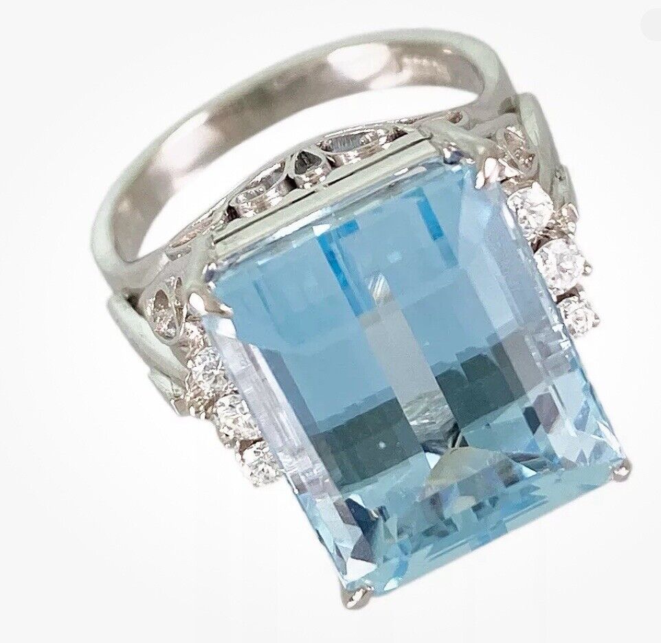 Absolutely Beautiful Brazil 11.24ct Aquamarine & Diamond Platinum Ring