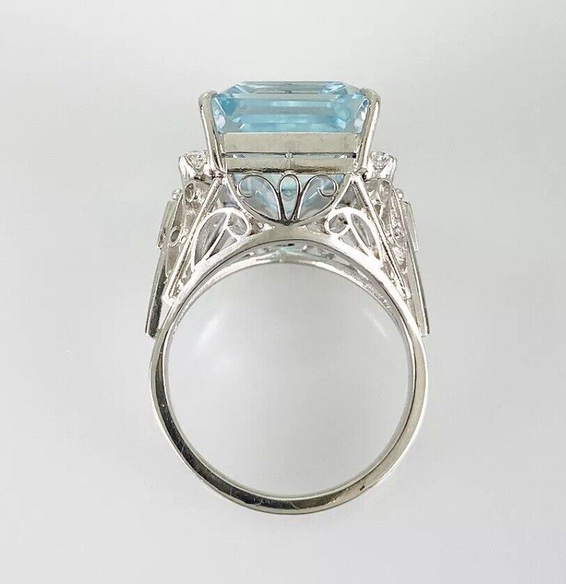 Absolutely Beautiful Brazil 11.24ct Aquamarine & Diamond Platinum Ring