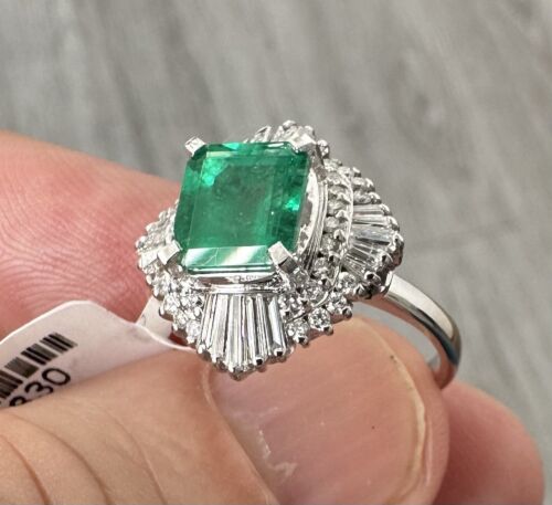 Magnificent 2.44ct Colombia Emerald & Diamond Platinum Ring