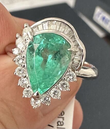 Exquisite 2.80ct Colombia Emerald & Diamond Platinum Ring