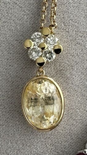 An Exquisite 5.20ct Sri Lanka Yellow Sapphire & Diamond 18k Pendant &