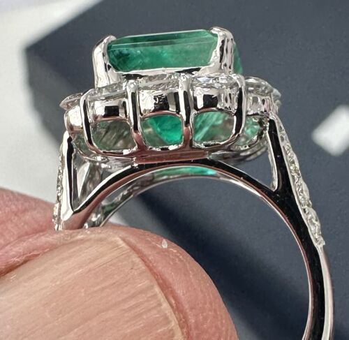 Magnificent 5.37ct Colombia Emerald & Diamond Platinum Ring