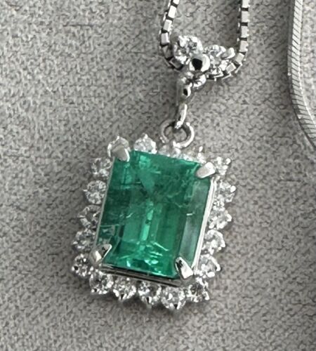 An Exquisite 2.29ct Colombian Emerald & Diamond Platinum Pendant & Cha