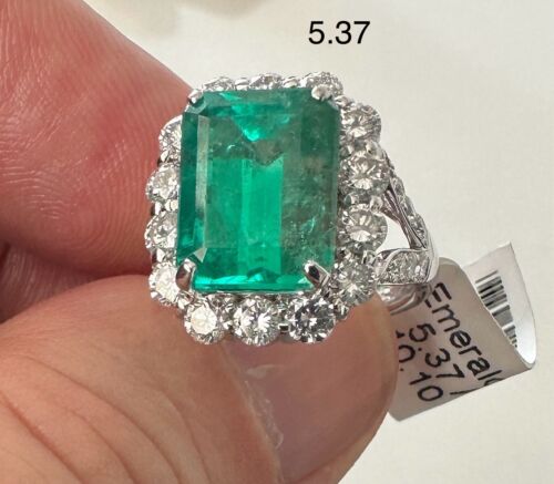 Magnificent 5.37ct Colombia Emerald & Diamond Platinum Ring