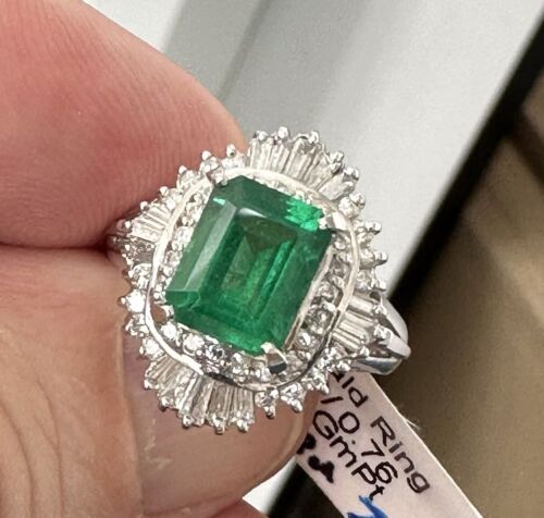 A Stunning 2.18ct Colombia Emerald & Diamond Platinum Ring