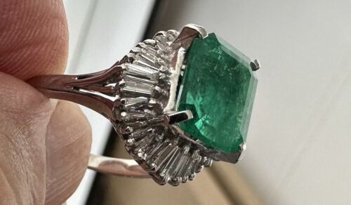 A Superb Value 3.52ct Colombia Emerald & Diamond Platinum Ring