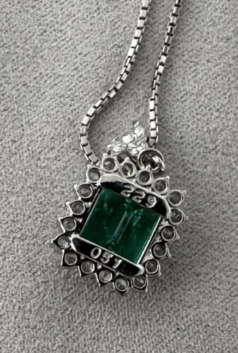 An Exquisite 2.29ct Colombian Emerald & Diamond Platinum Pendant & Cha