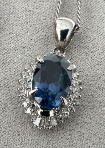 A Delightful 2.89ct Sri Lanka Sapphire & Diamond Platinum Pendant