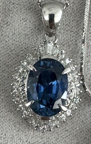 A Delightful 2.89ct Sri Lanka Sapphire & Diamond Platinum Pendant