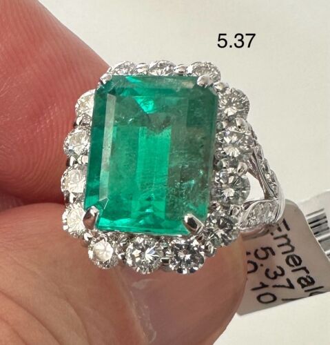 Magnificent 5.37ct Colombia Emerald & Diamond Platinum Ring