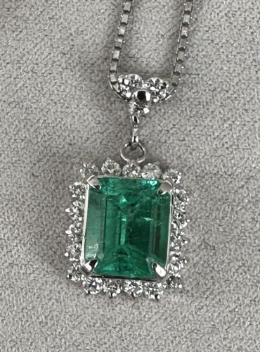 An Exquisite 2.29ct Colombian Emerald & Diamond Platinum Pendant & Cha