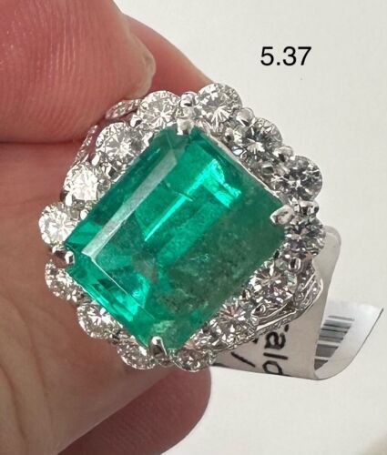 Magnificent 5.37ct Colombia Emerald & Diamond Platinum Ring