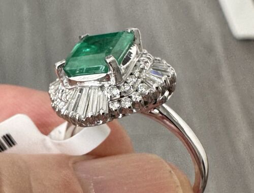 Magnificent 2.44ct Colombia Emerald & Diamond Platinum Ring