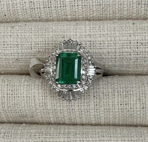 A Stunning 2.18ct Colombia Emerald & Diamond Platinum Ring