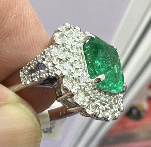 Gorgeous 3.11ct Colombia Emerald & Diamond Platinum Ring