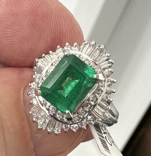 A Stunning 2.18ct Colombia Emerald & Diamond Platinum Ring