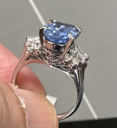 A Delightful 4.53ct Unheated Blue Sapphire Platinum & Diamond Ring