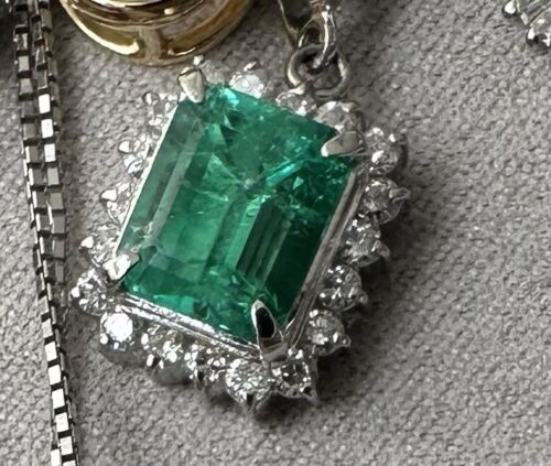 An Exquisite 2.29ct Colombian Emerald & Diamond Platinum Pendant & Cha